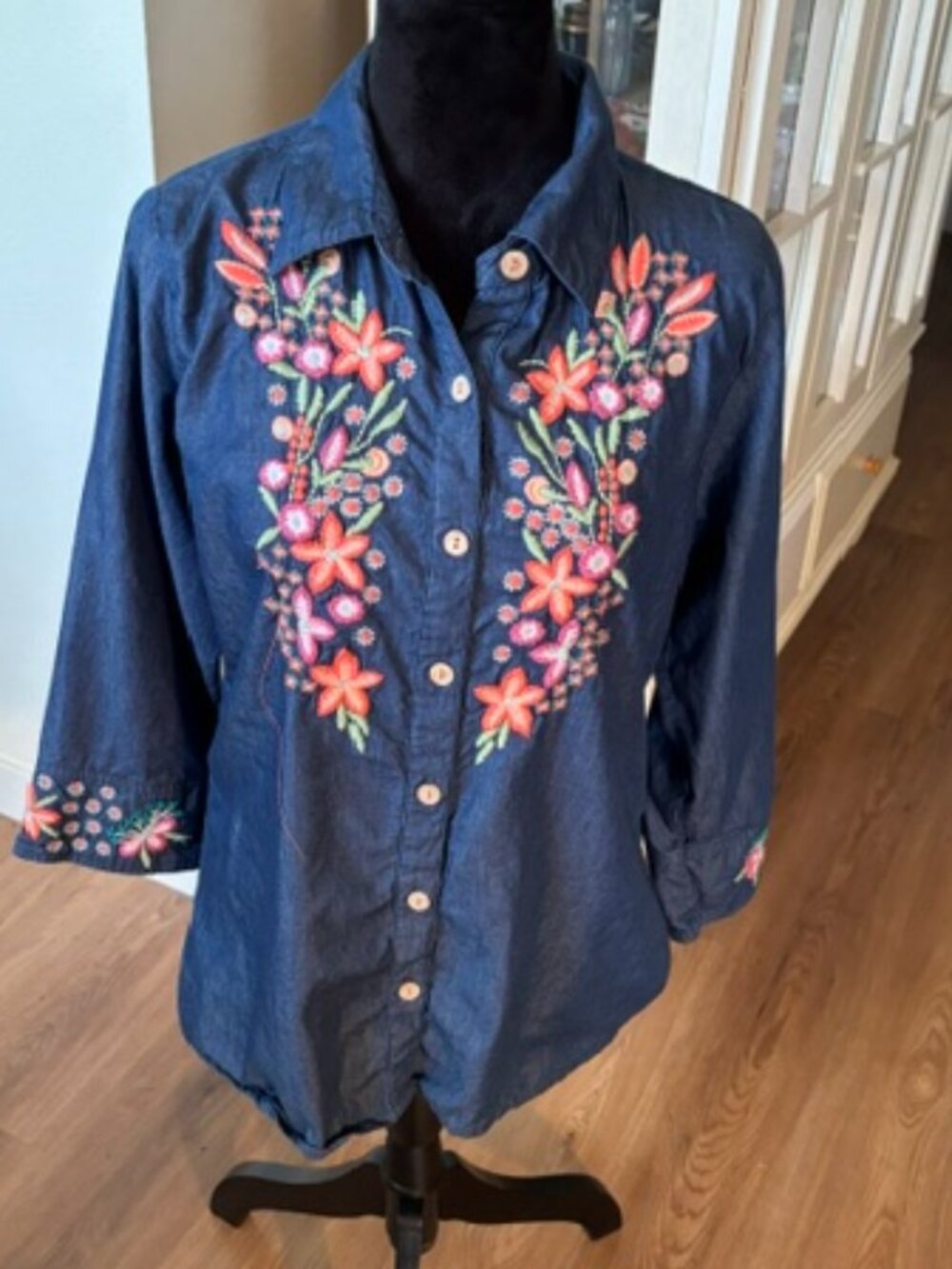 Parsley & Sage Blue Cotton Floral Embroidered Button-up Shirt Top in EUC Med